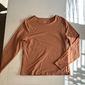 NUUDS Seamless long sleeve shirt in Clay. 2nd picture for color reference